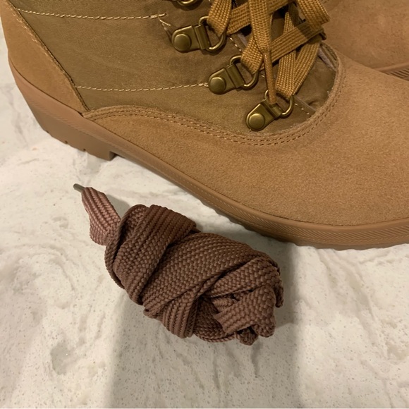 BNWOT KEDS Camp Boot - Picture 7 of 7